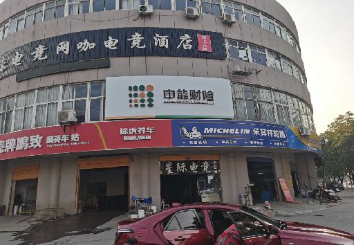 沿河发光字招牌安装流程。