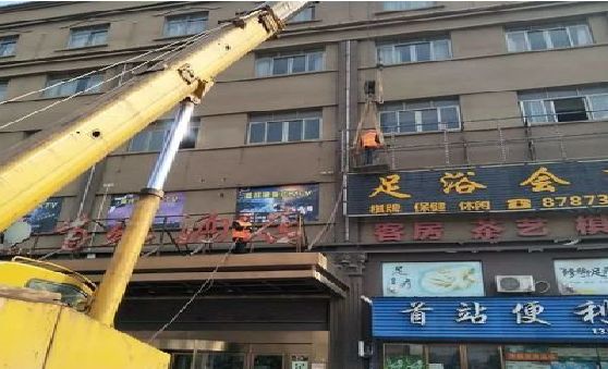 沿河安装较高的门店招牌有什么好的方法？