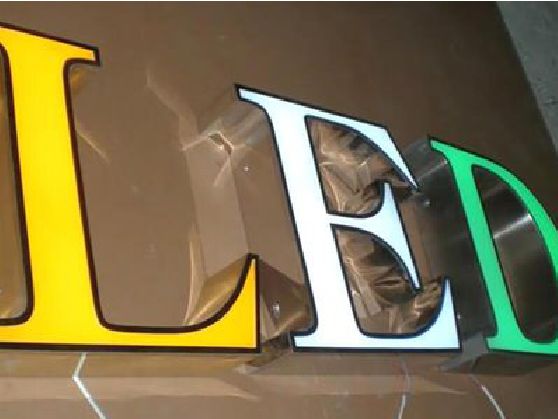 沿河介绍LED招牌的基础知识。